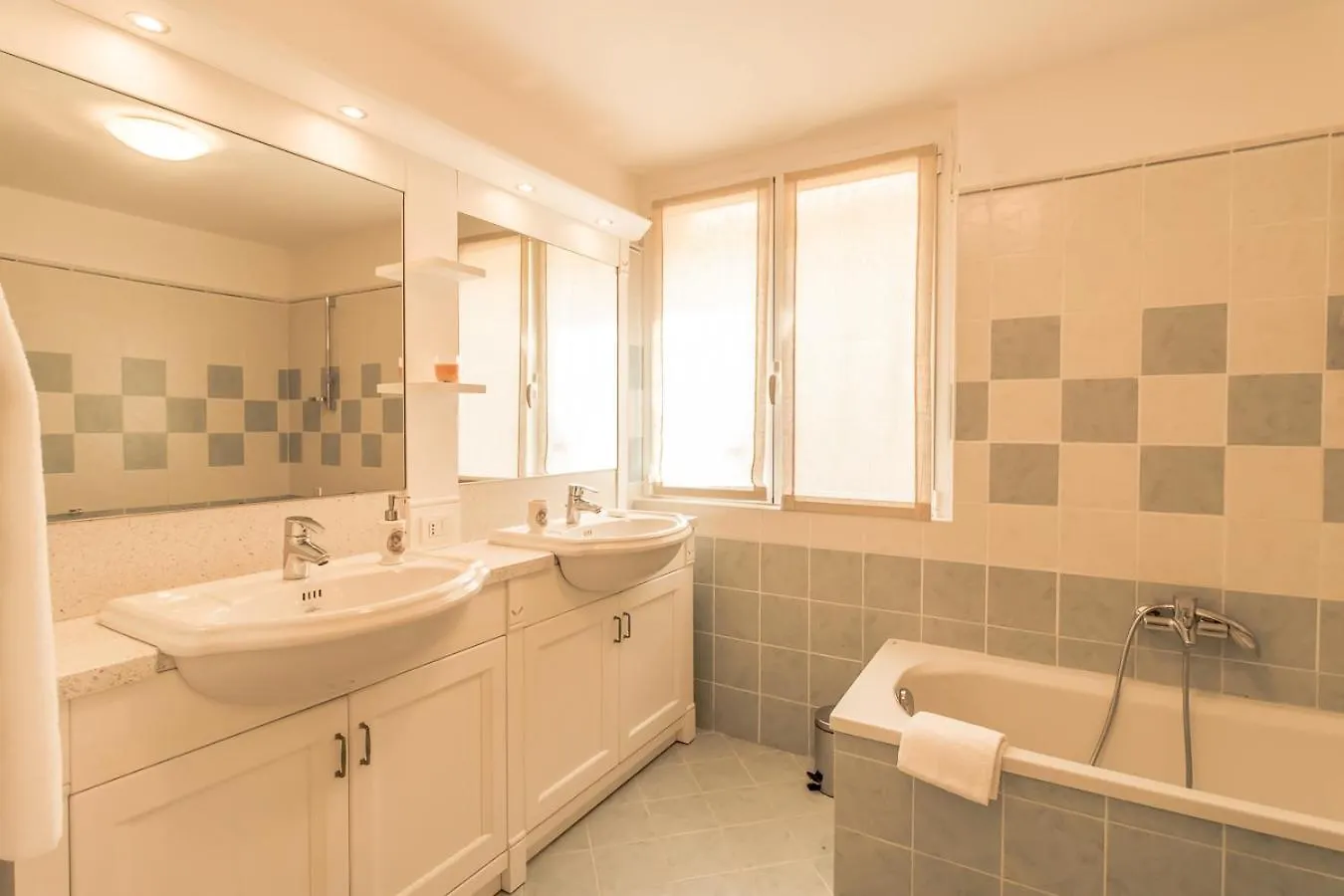 Il Borgo Apartment Μενάτζιο